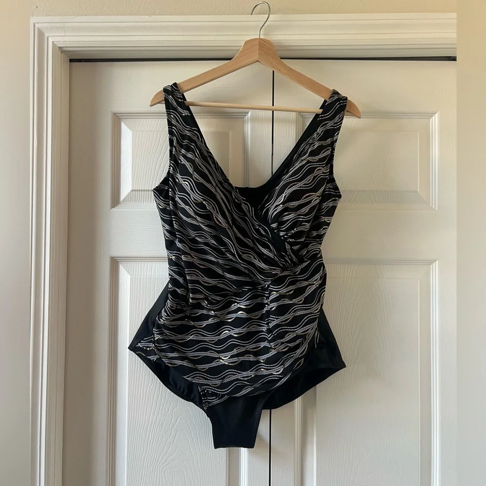 MIRACLE-SUIT plus size slimming tummy control linked Oceanus swimsuit - Picture 2 of 5